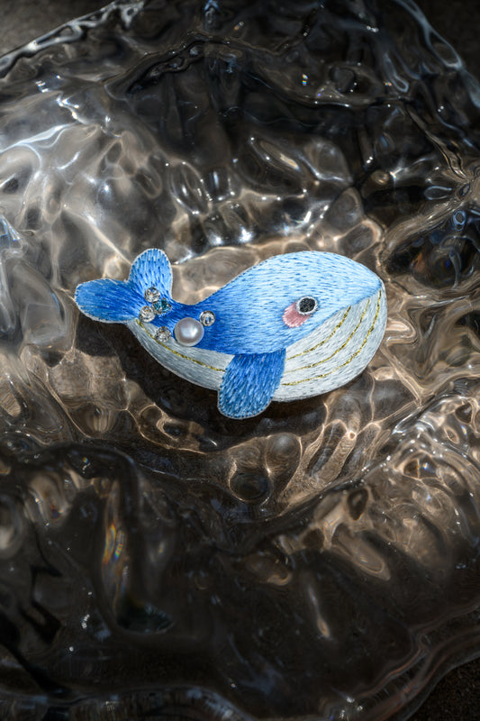 鯨魚刺繡胸針