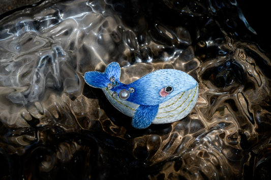 鯨魚刺繡胸針