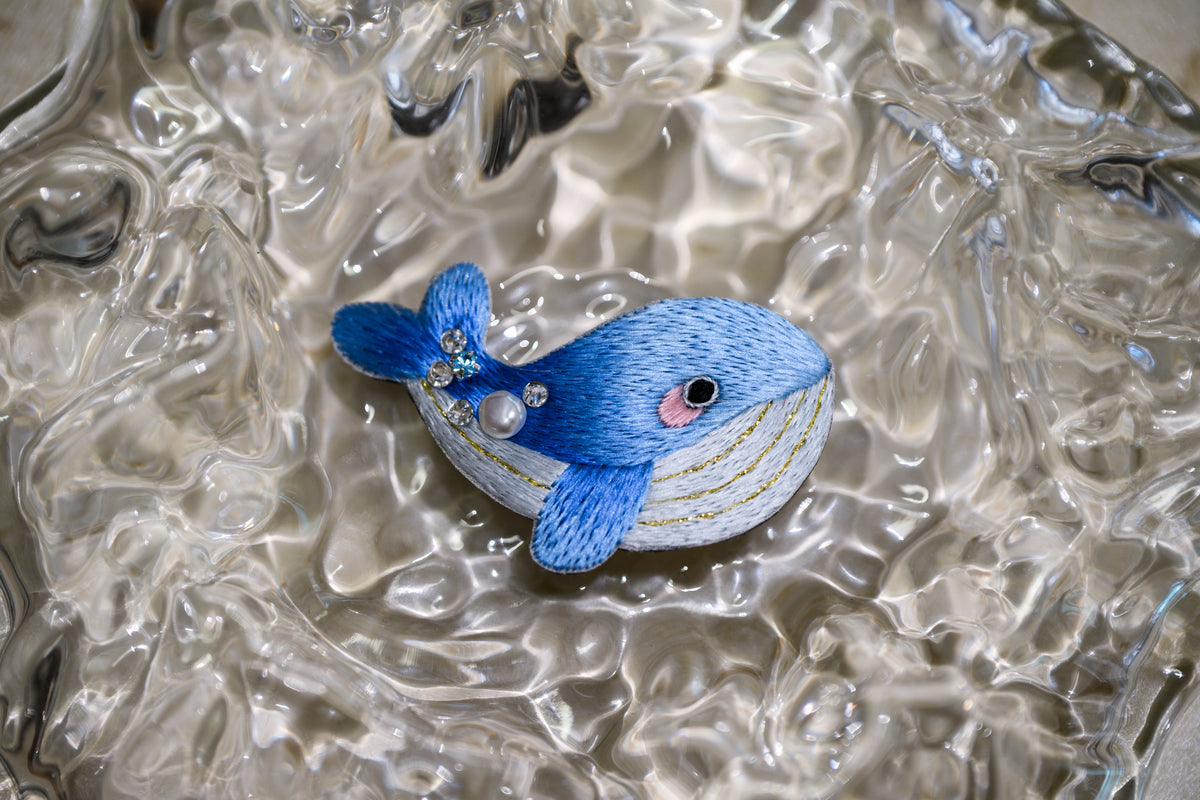 鯨魚刺繡胸針