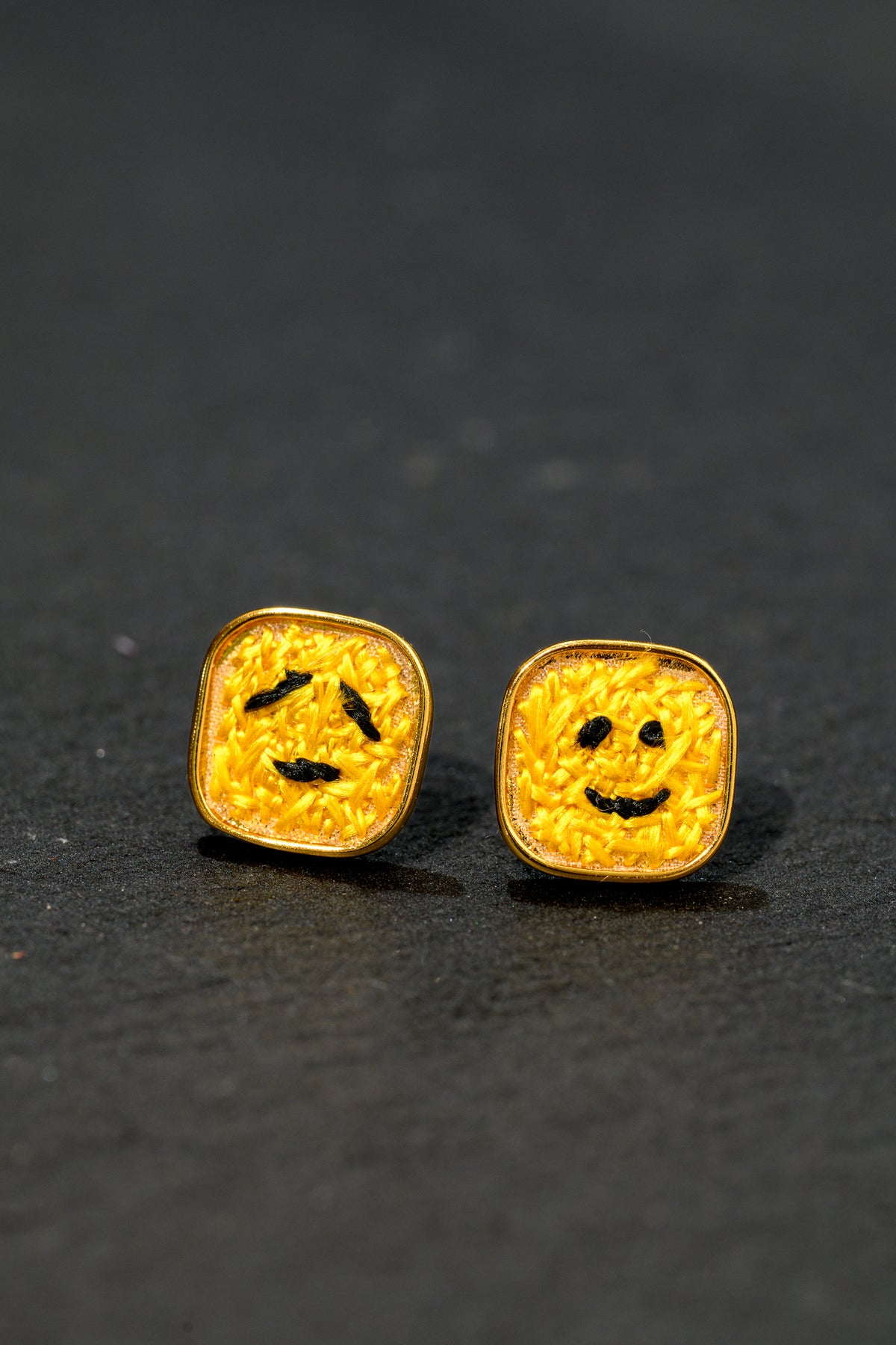 emoji單面繡耳環